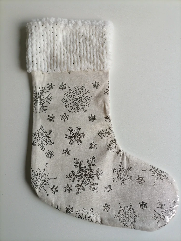 Mikulášska ponožka / čižma krémová s kožušinou a zlatými vločkami 44 x 30 cm