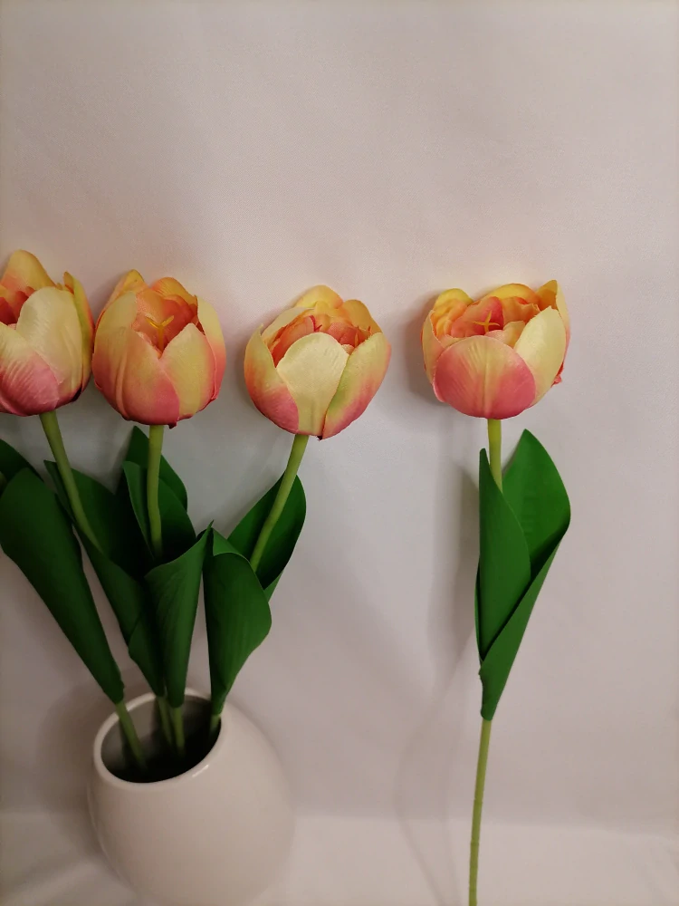 Umelý tulipán marhulkový látkový 1ks