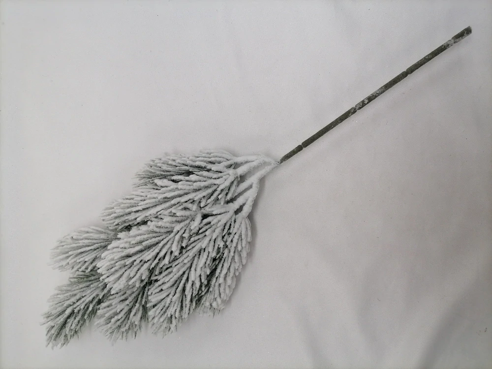 Čečinový konárik zasnežený 38cm