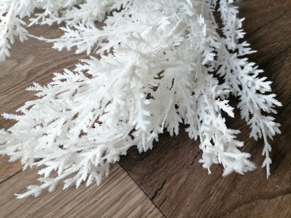 Konárik s červenými bobuľkami 57cm