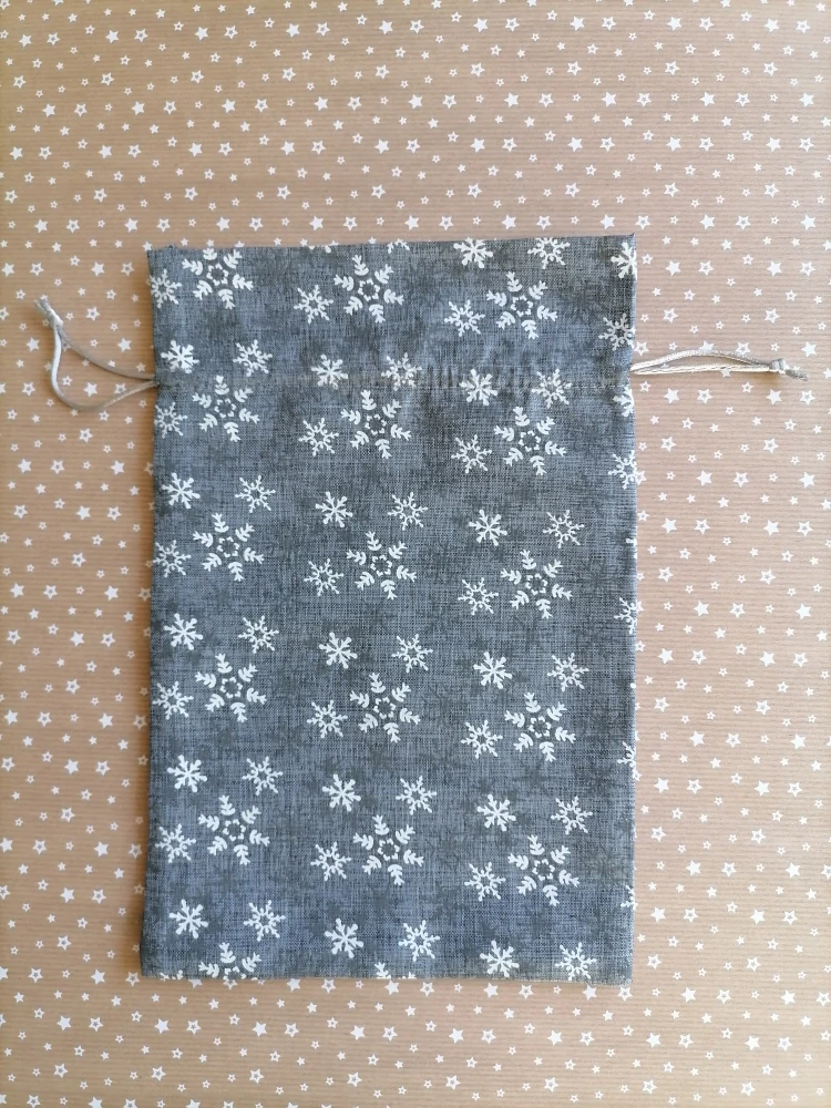 Mikulášske vrecko šedé s vločkami 30 x 20cm