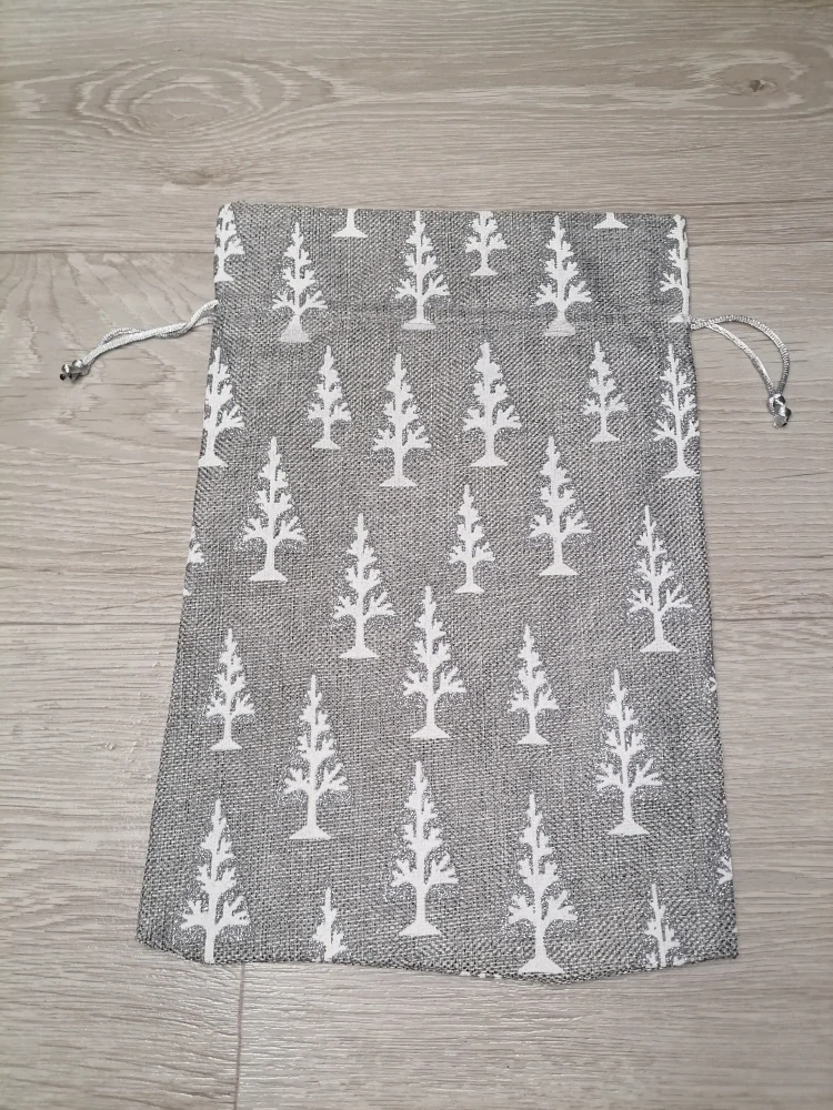 Mikulášske vrecko šedé so stromčekmi 30 x 20cm