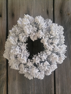 Veniec zasnežený 25cm