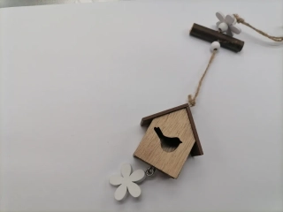 Búdka pre vtáčika závesná s hnedou strechou