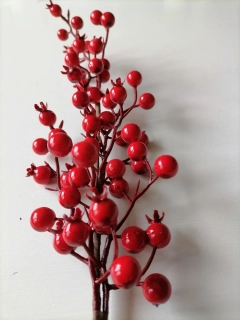 Konárik s červenými bobuľkami 57cm